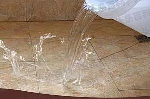 朝天漏水维修 免砸砖防水材料该如何施工